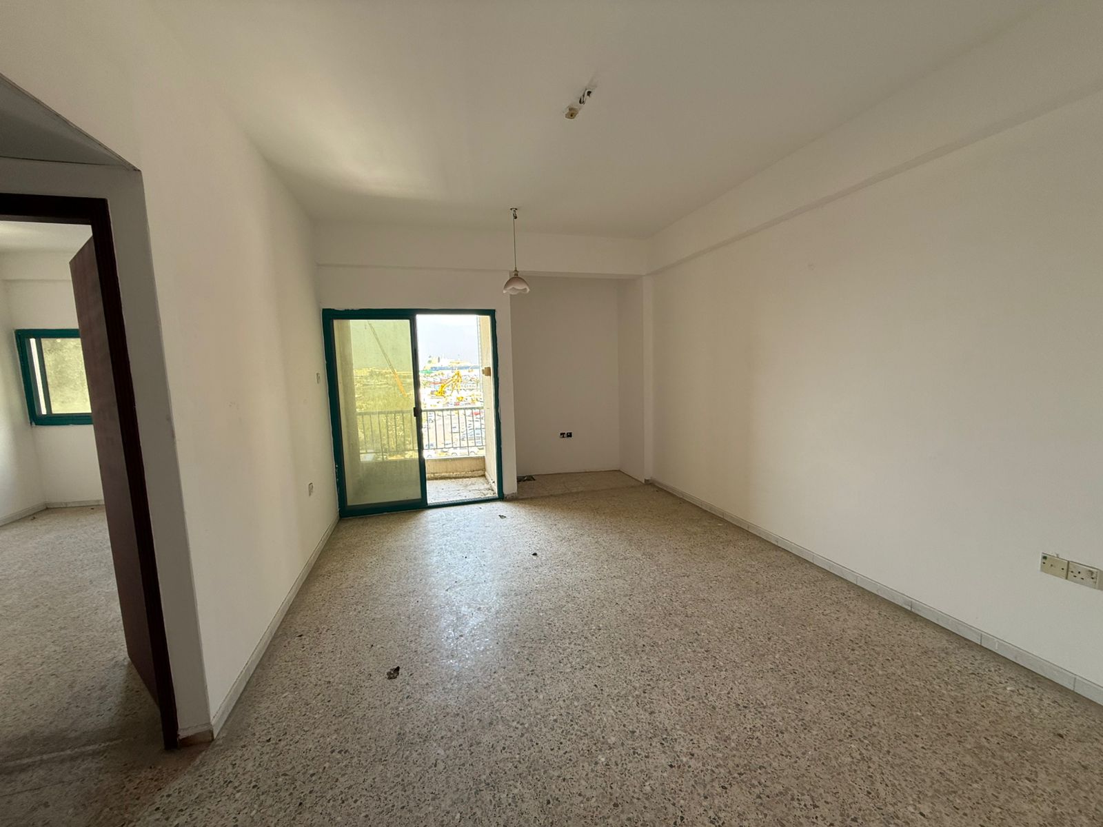 1BR apartment in Al Jubail with balcony and sea view, good space, kitchen, all services available nearby. Rent AED 28,000.