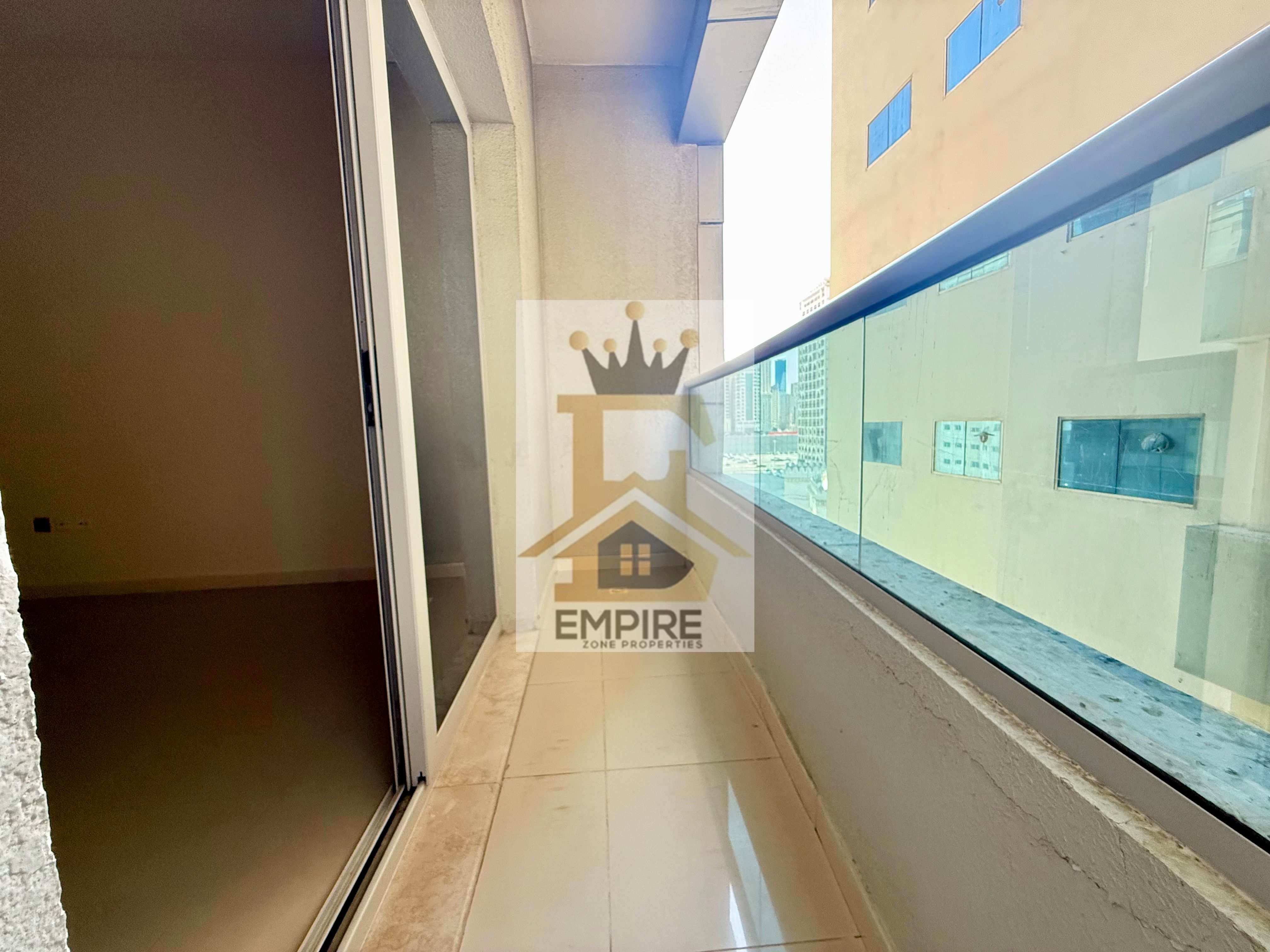 Amazing bright apartment with balcony easy access to Dubai