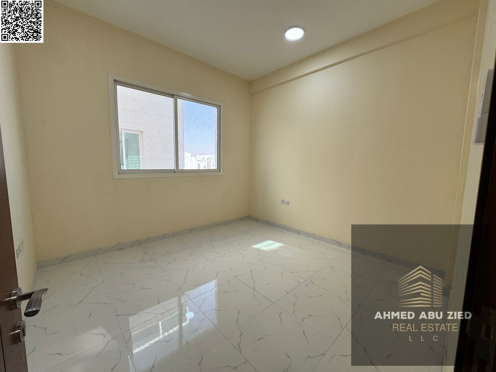 Townhouse villa for rent in Al Zahia, first occupancy, 4 rooms, 2 master bedrooms, living room, majlis, maid's room, two floors and roof, ready to mov