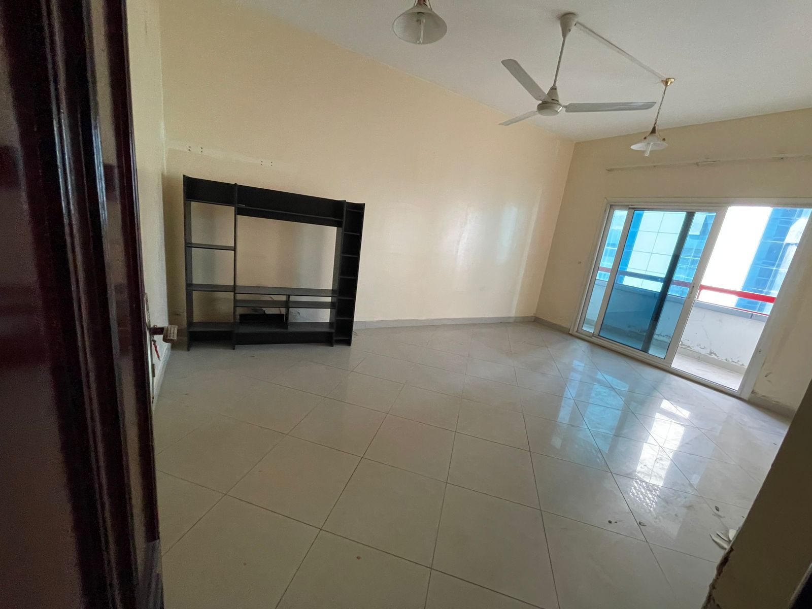 Balcony with sea view and free parking, prime and lively location close to cafes, shops, and near the Dubai exit.
