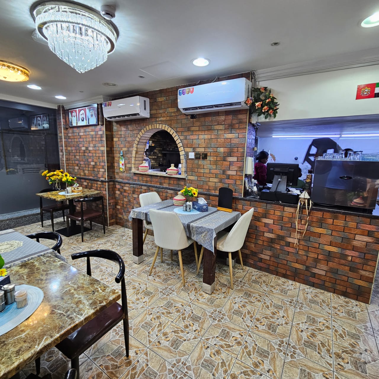 Luxury restaurant for sale in Al Zahiyah / Tourist Club, Abu Dhabi, 108 m², fully equipped and ready to operate. Price AED 550,000.