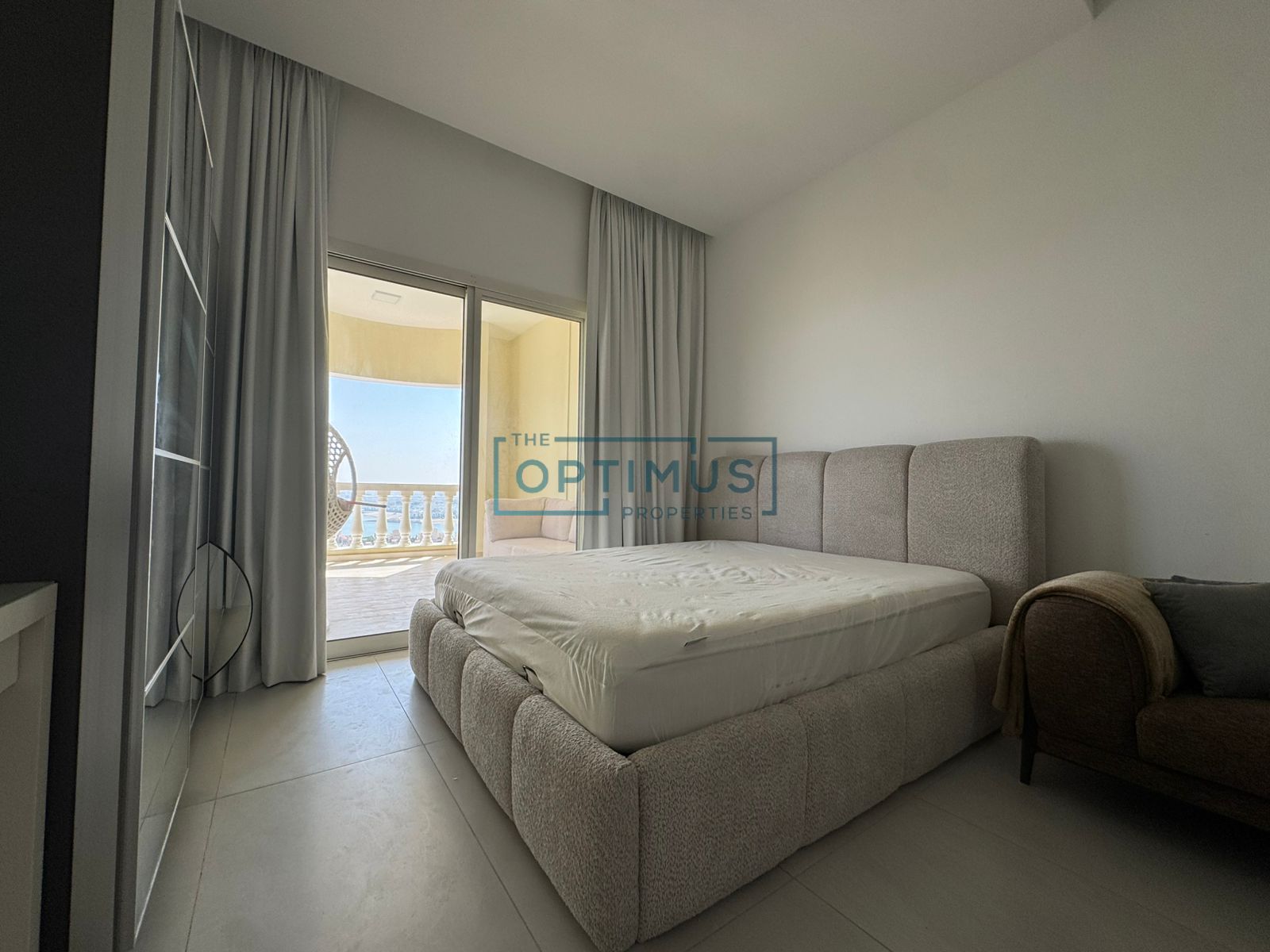 Spacious Studio | High Floor | Furnished & Upgraded || Golf Views