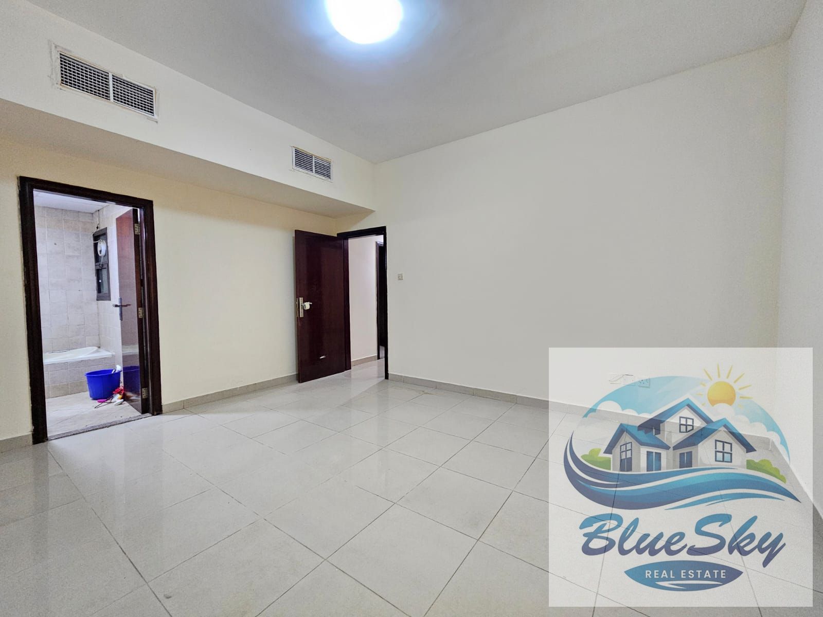 Hot offer 2bhk with balcony &wardrobe only 47k close to Dubai but stop