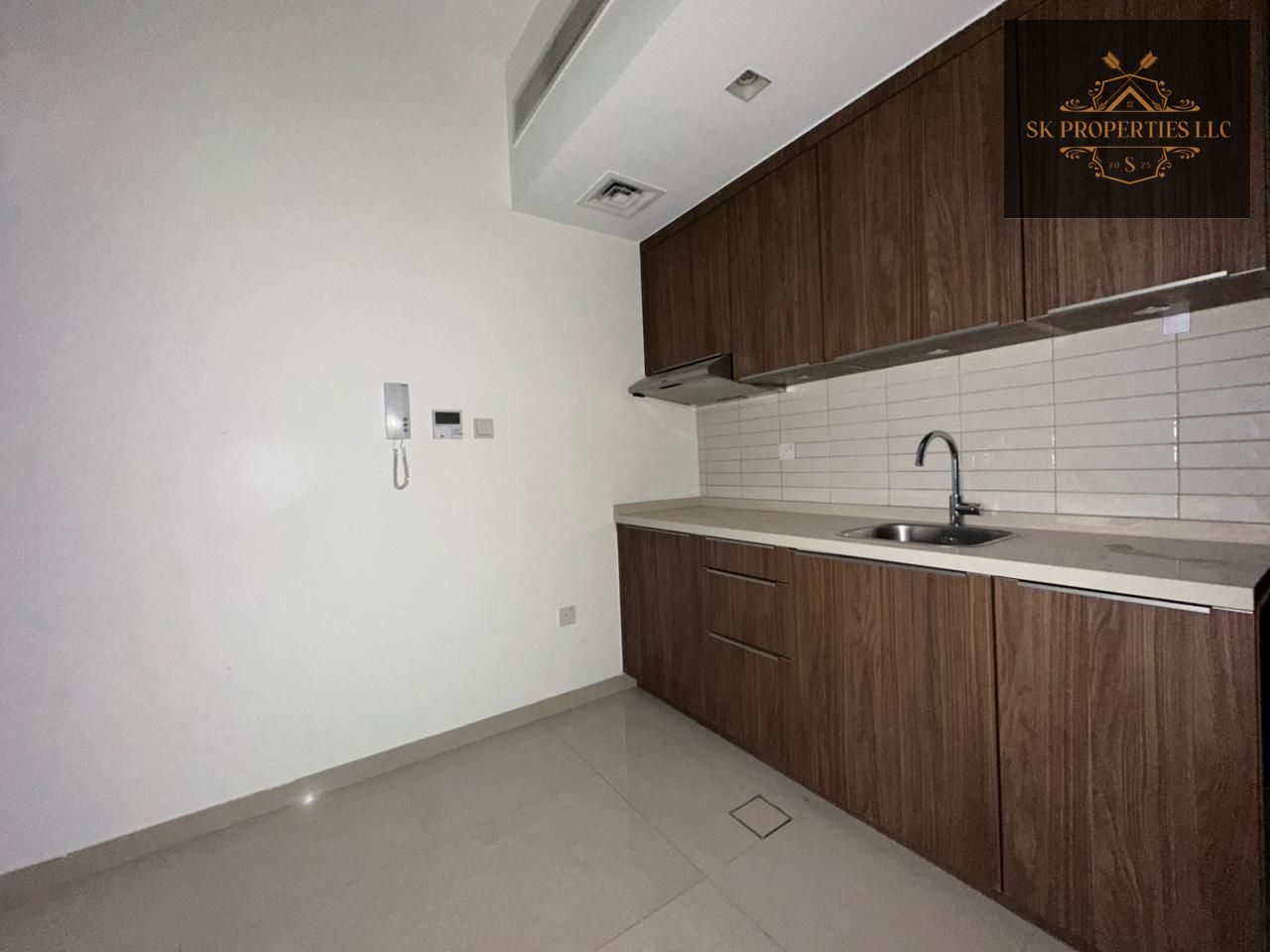 Huge Studio | Prime Woroud 1 | UpTown Al Zahia | 4 Cheques