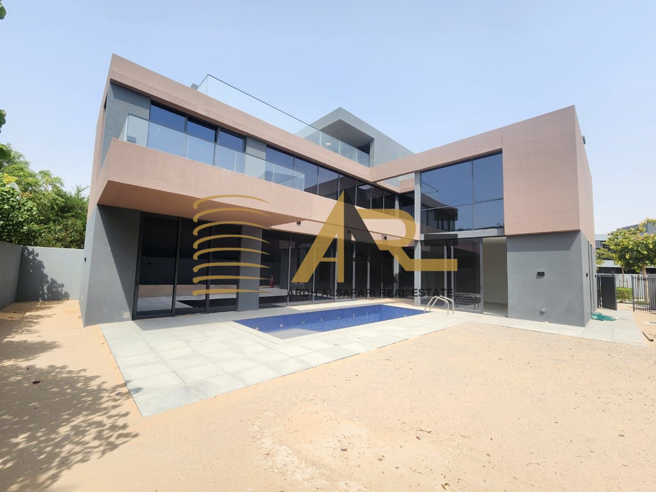 Luxurious 5BR villa with pool in Kaya.