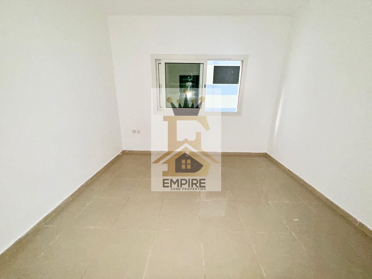 Spacious Bright Appartment With Free Gym and pool Family buliding Ready to move Easy Exit to dubai
