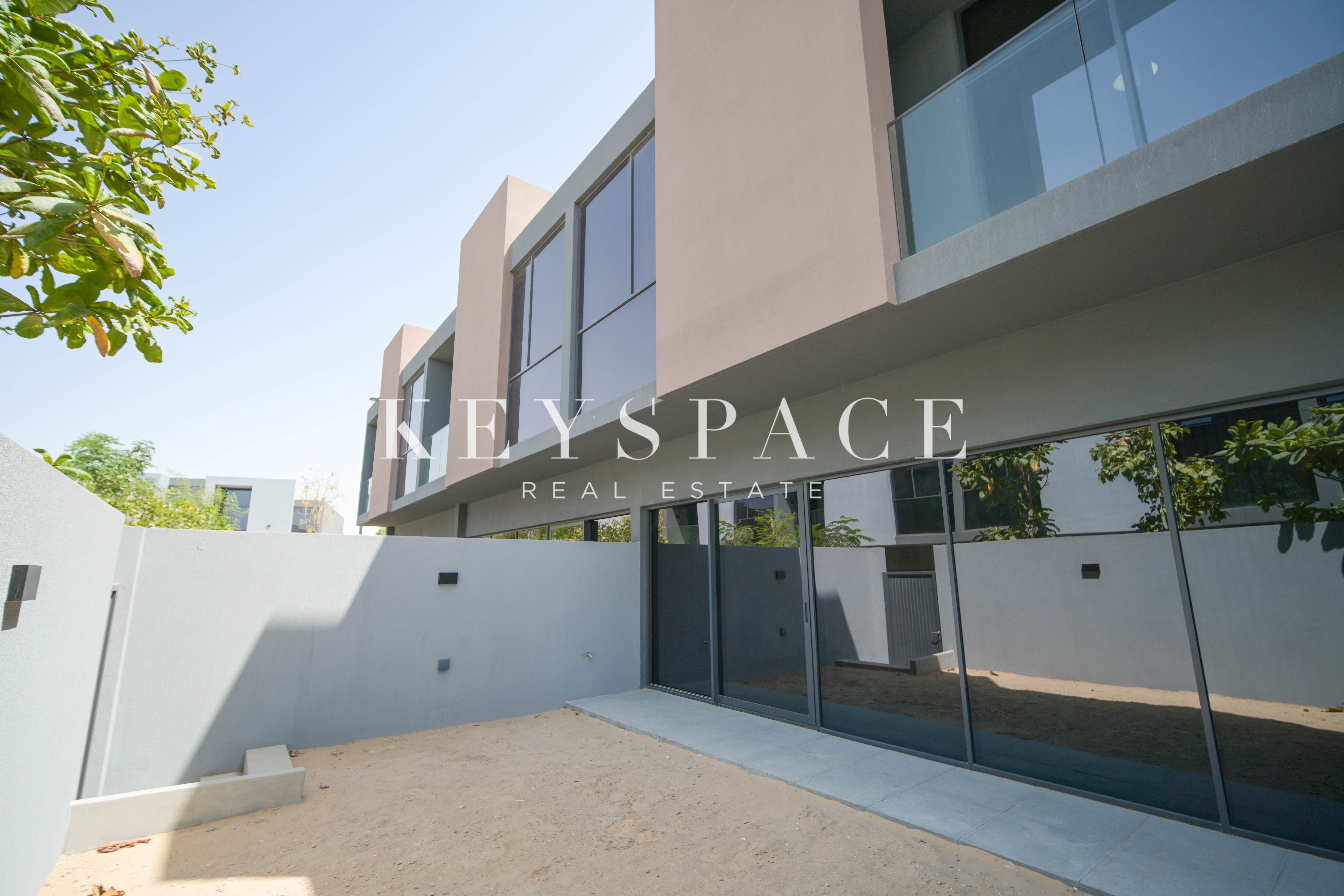 Distinguished Residence with Premium Amenities | Ready | Resale
