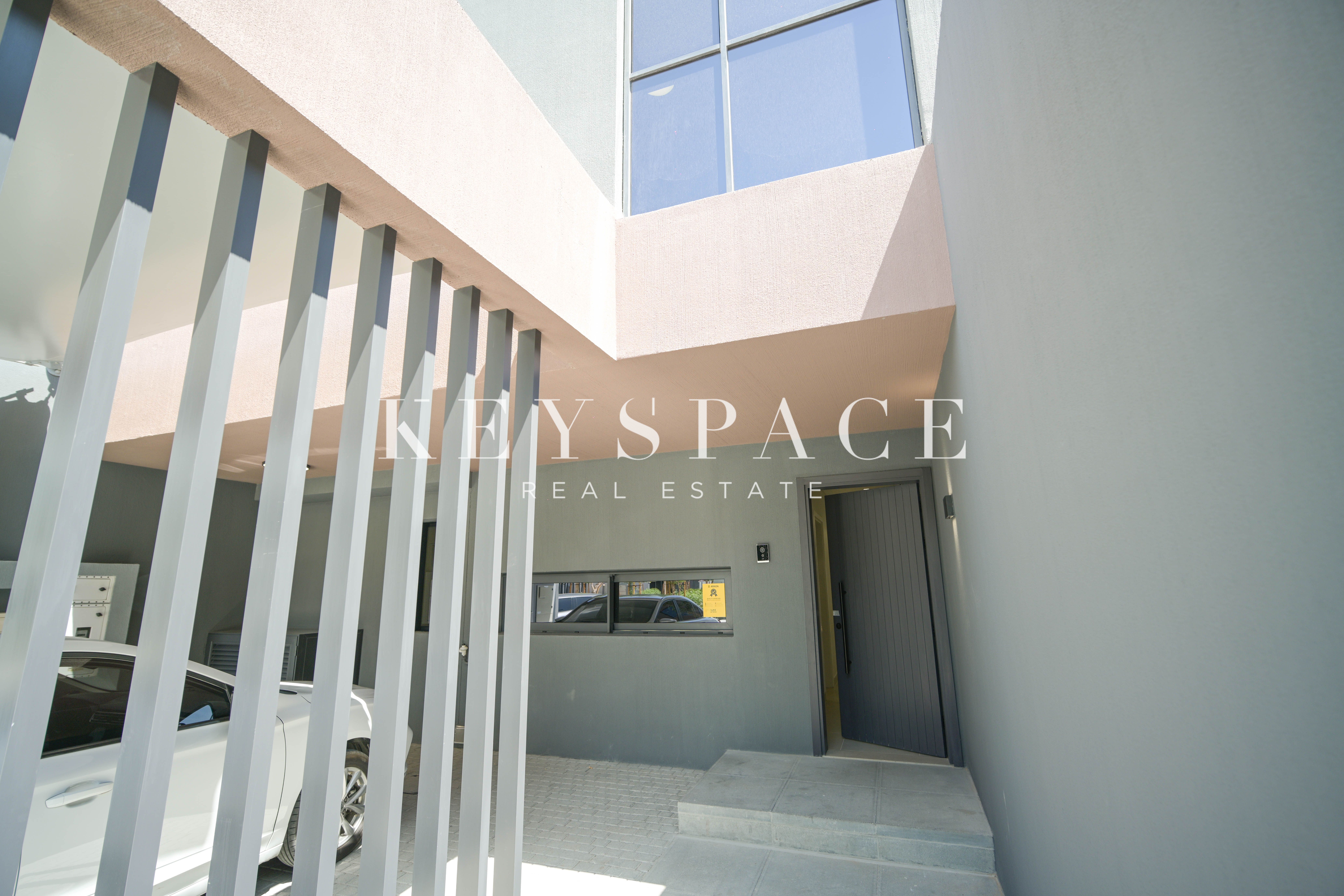 Contemporary Smart Residence Seamlessly Connected to Nature | Resale