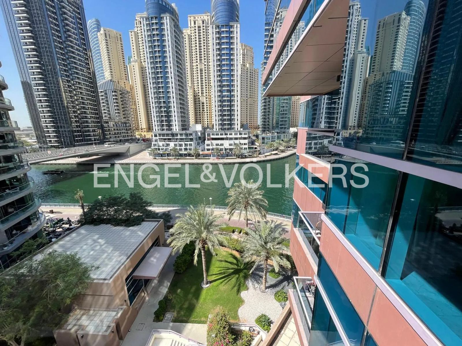 Spacious | Direct Marina Access | Low Floor