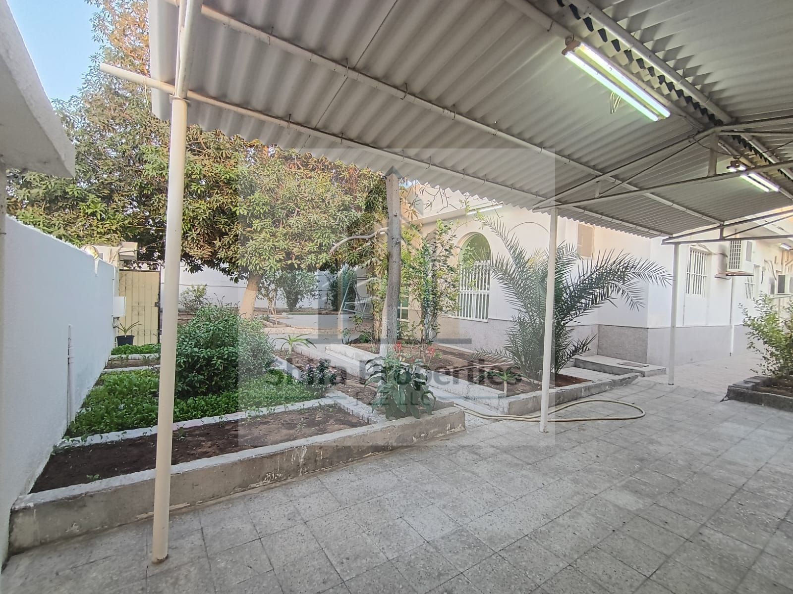 Specious 5bhk villa for family near to jazzat park rent 110k