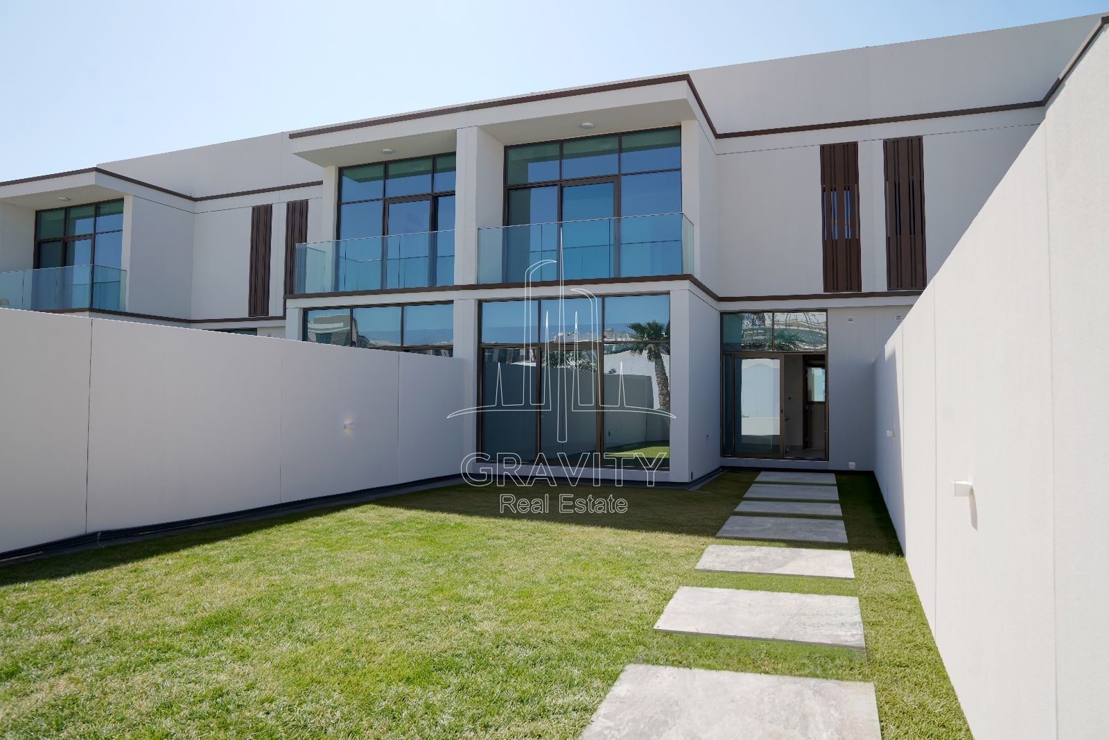 Modern 2BR Townhouse | Large Space | Single Row
