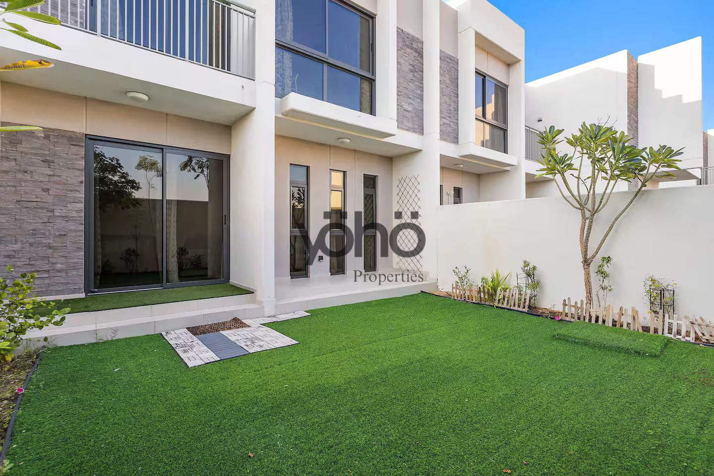 R2MB | Ready to Move | Prime Location