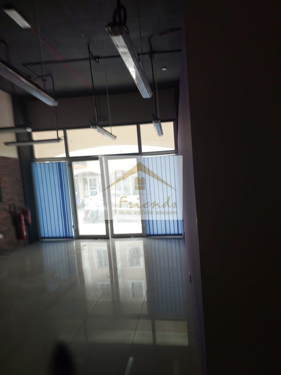 Vacant SHOP FOR SALE FRANCE CLUSTER