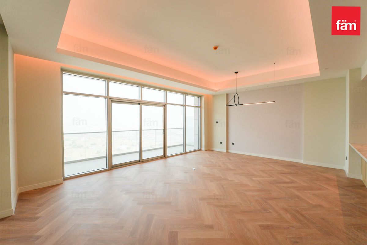 Modern Living | Large Layout | Chiller Free