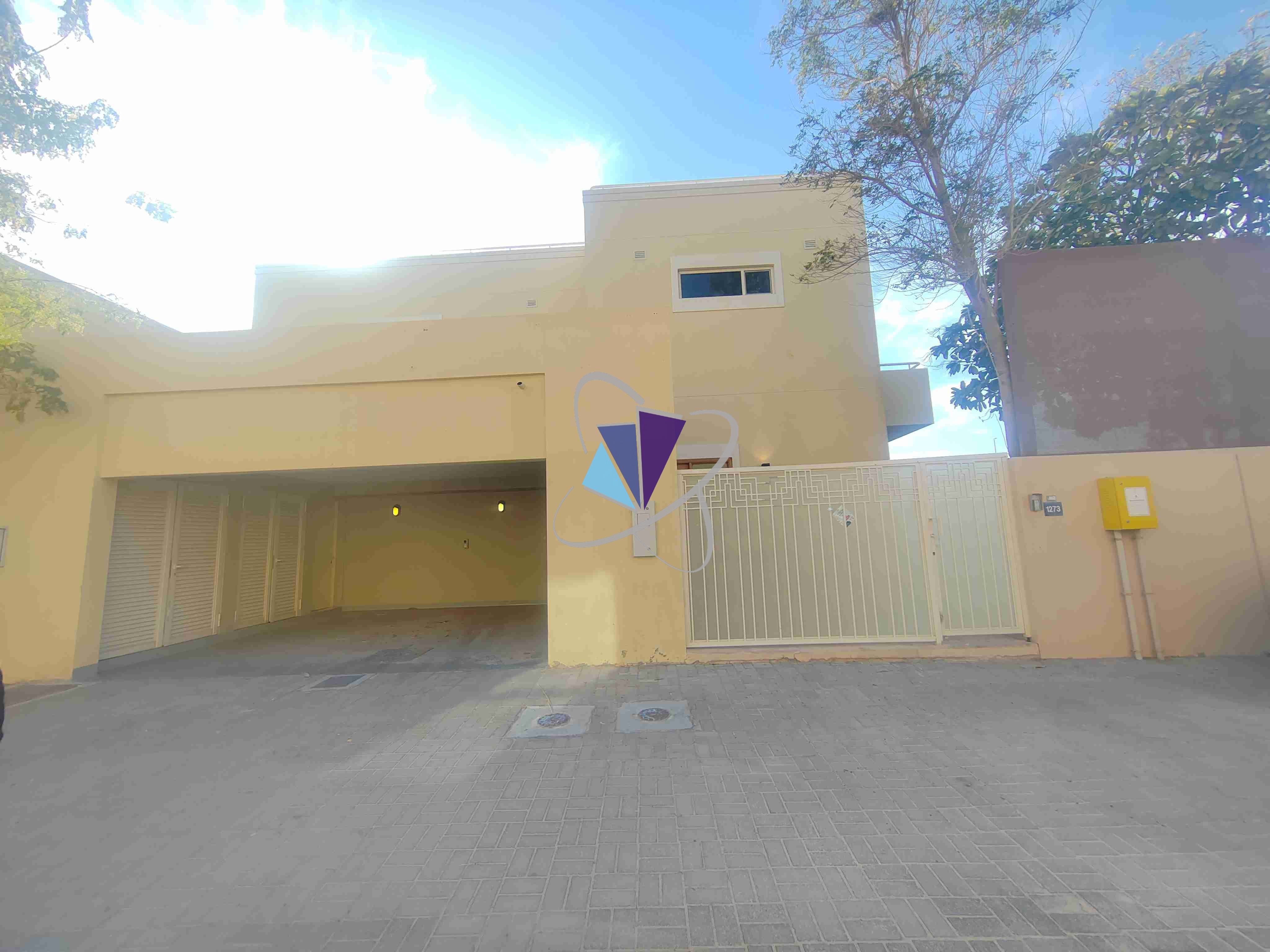 Exslive Community 4MBR Villa With Pool .