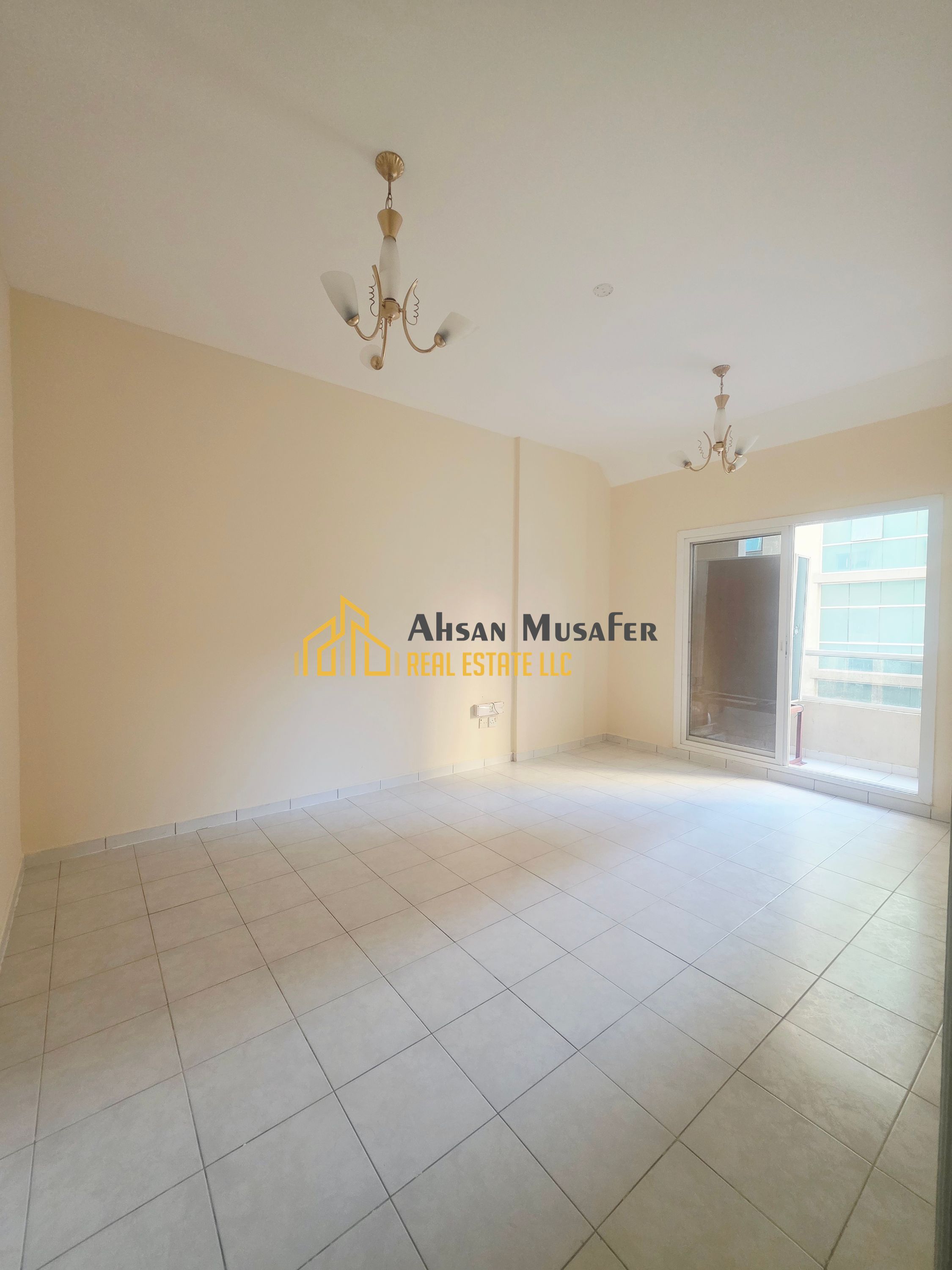 LIMITED TIME OFFER+PRIME LOCATION+NEAR RTA BUS STOP