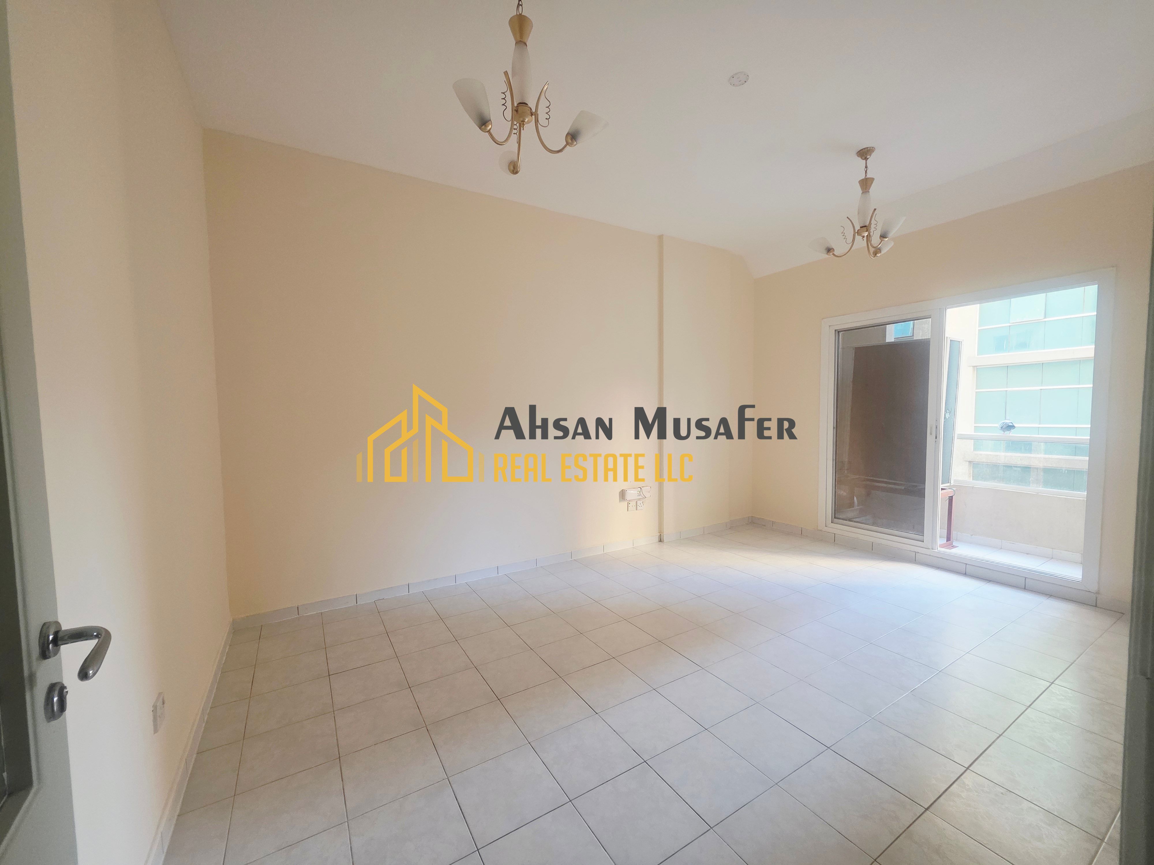 LIMITED TIME OFFER+PRIME LOCATION+NEAR RTA BUS STOP