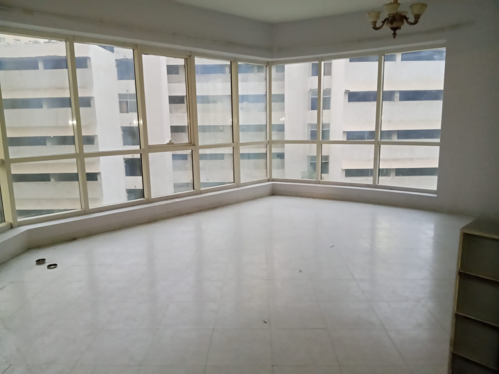 For Rent – One Bedroom and Living Room in Al Majaz 3 | Direct Sea View Apartment Features: One bedroom and living room with spacious areas