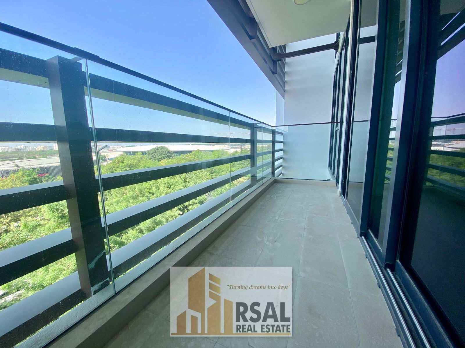 American Kitchen | Stunning 1BR | Balcony