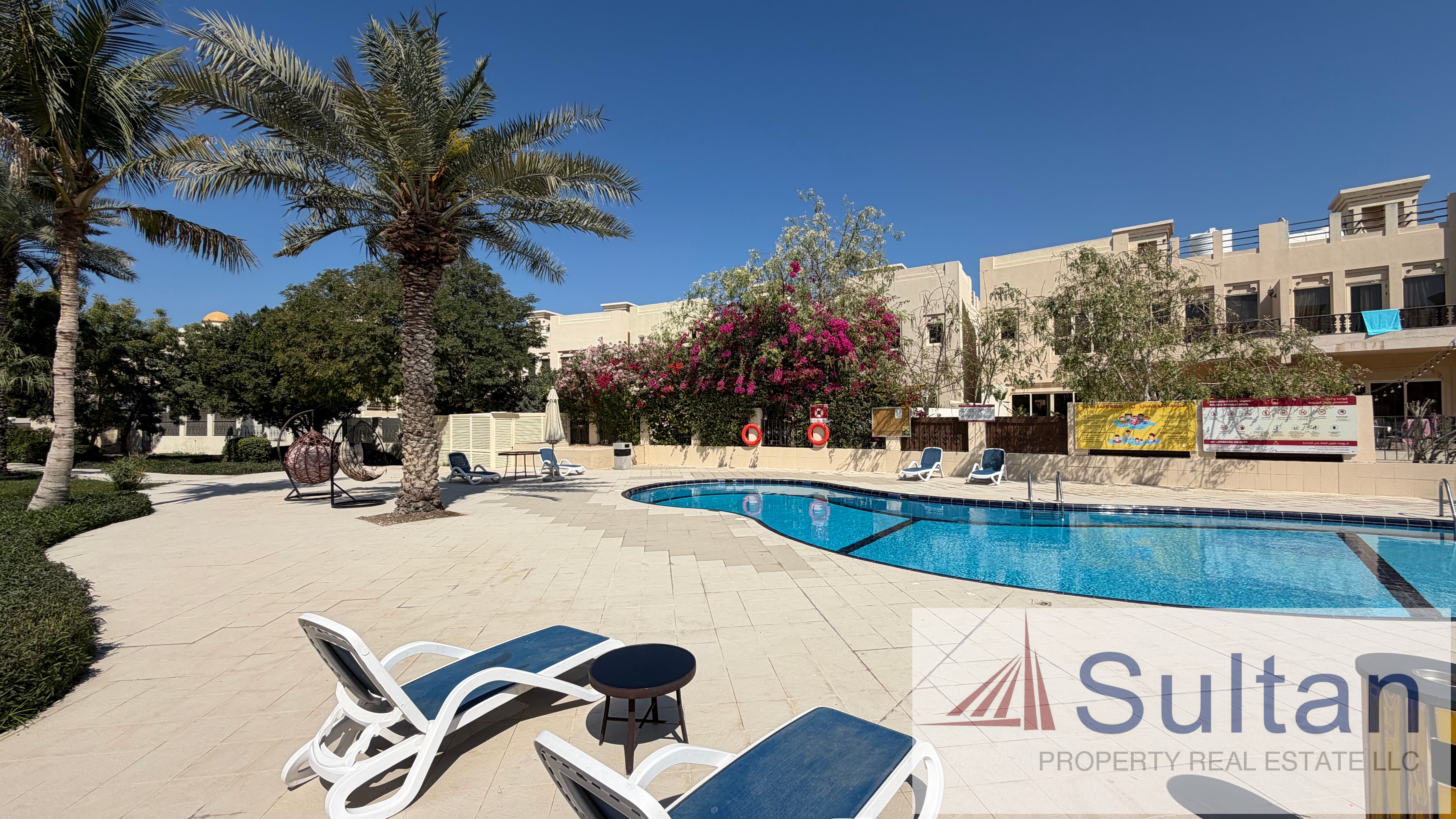 Stunning 3BR TH Near to the mall And Pool