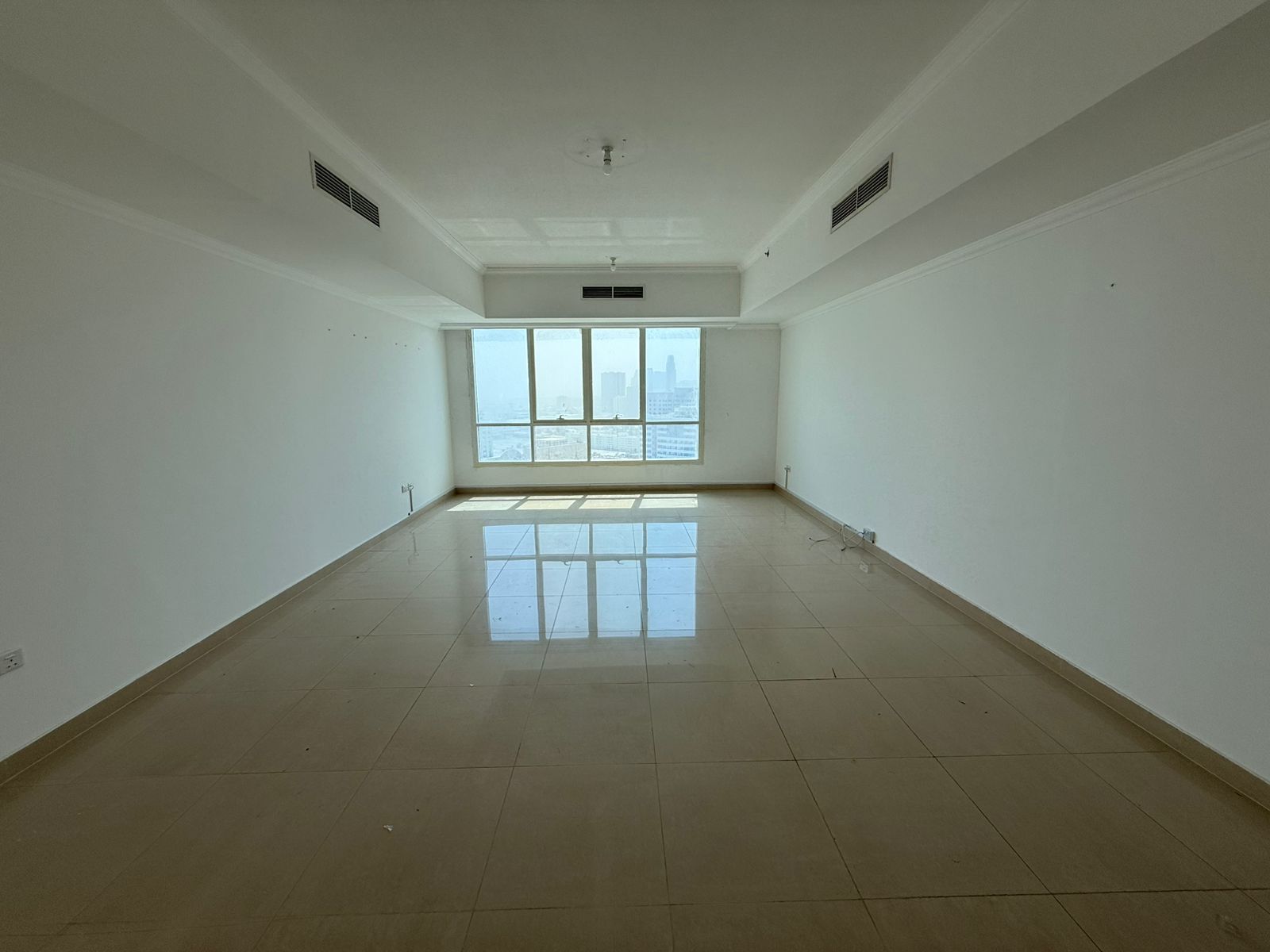 Free parking | Spacious areas | Open view | Prime, vibrant location | Easy access to Dubai entrance | Flexible payment options