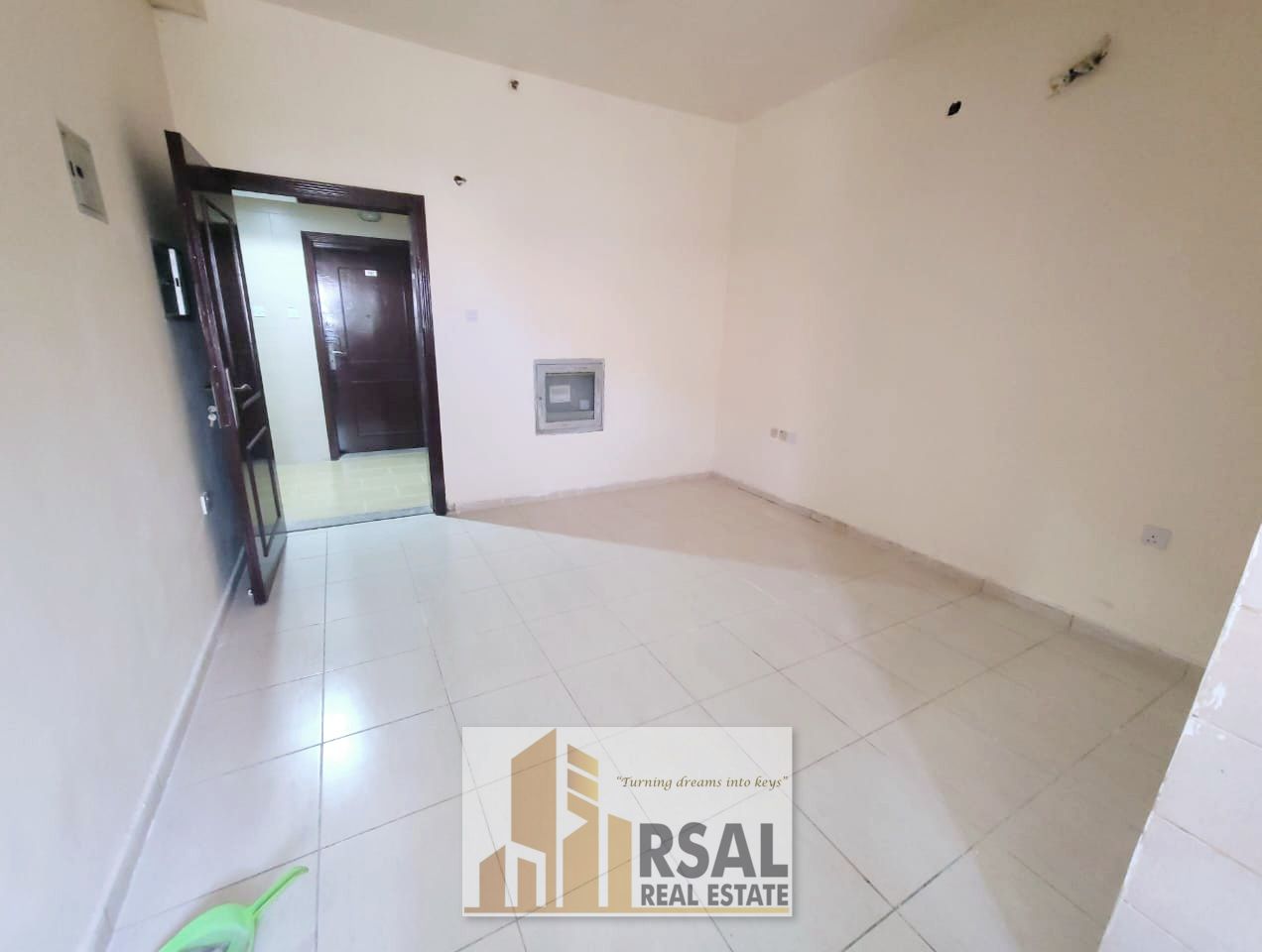 Lavish family Studio/Close kitchen/Ready to move/EASY Payment/Near to Old Muwaileh Park