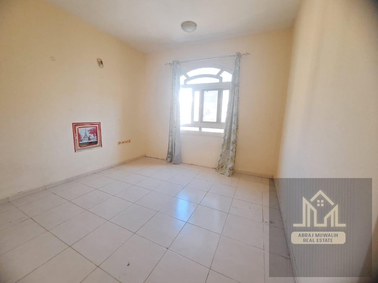 HOTT OFFER PRICE STUDIO ON THE ROAD Muwaileh FIRE STATION ROD 18k .