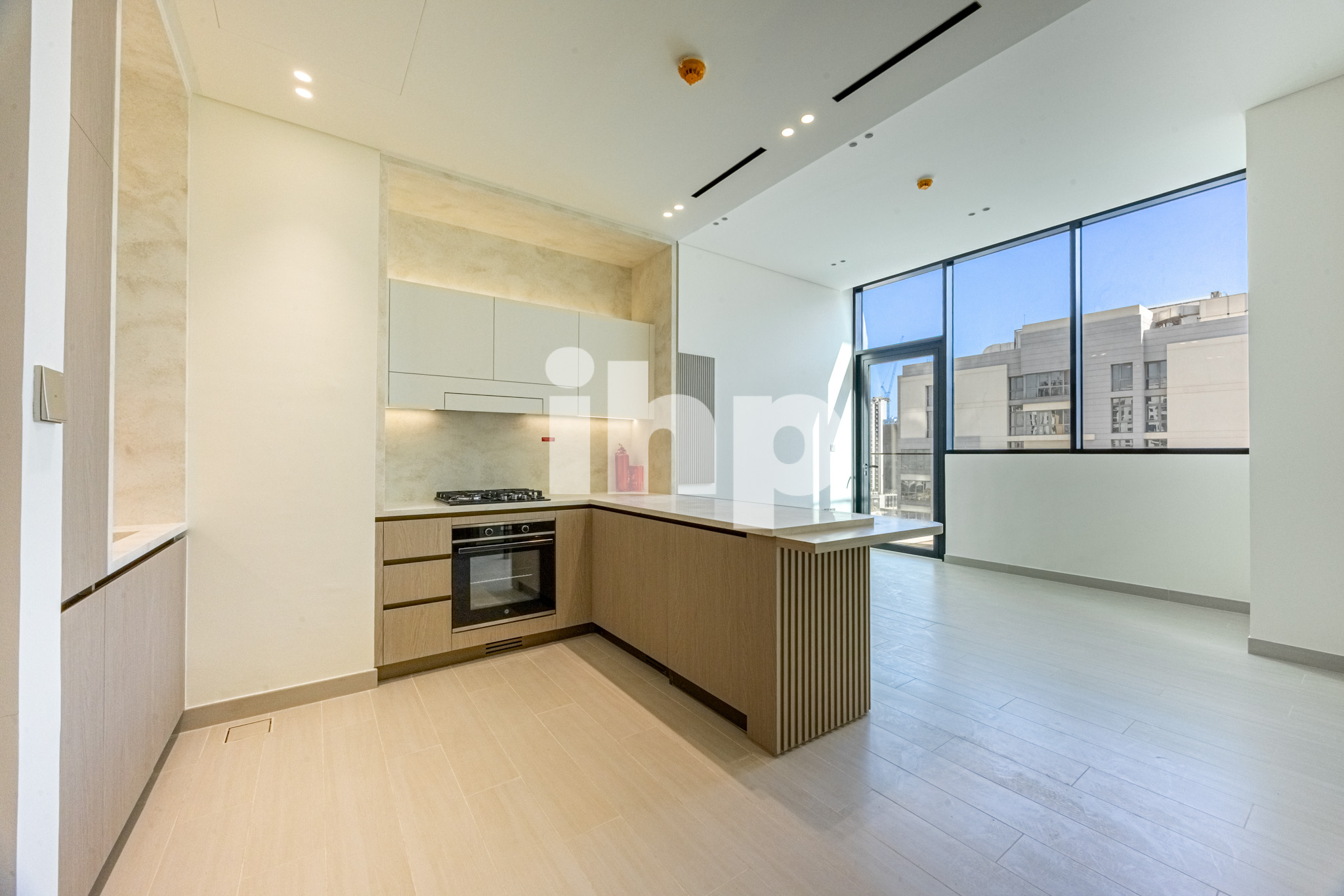 Smart Home |Private pool | 3 Cheques | Vacant