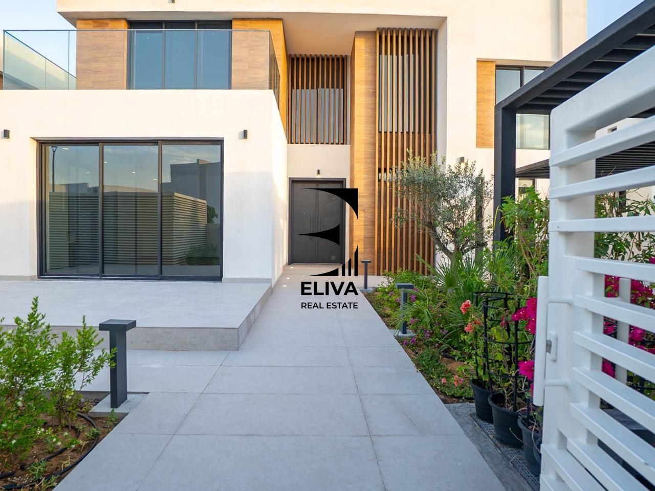 Single Row | Ready To Move In | High-End Finishing