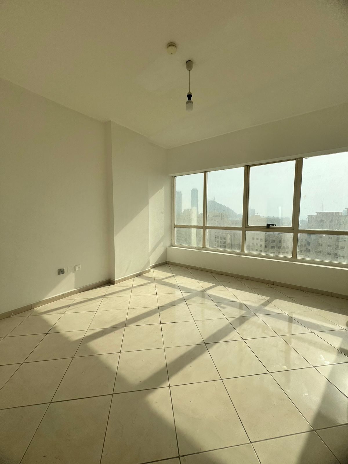 **English Version:** **Spacious 3BHK Apartment for Annual Rent** Perfect for families looking for comfort and a prime location 3 Bedrooms +