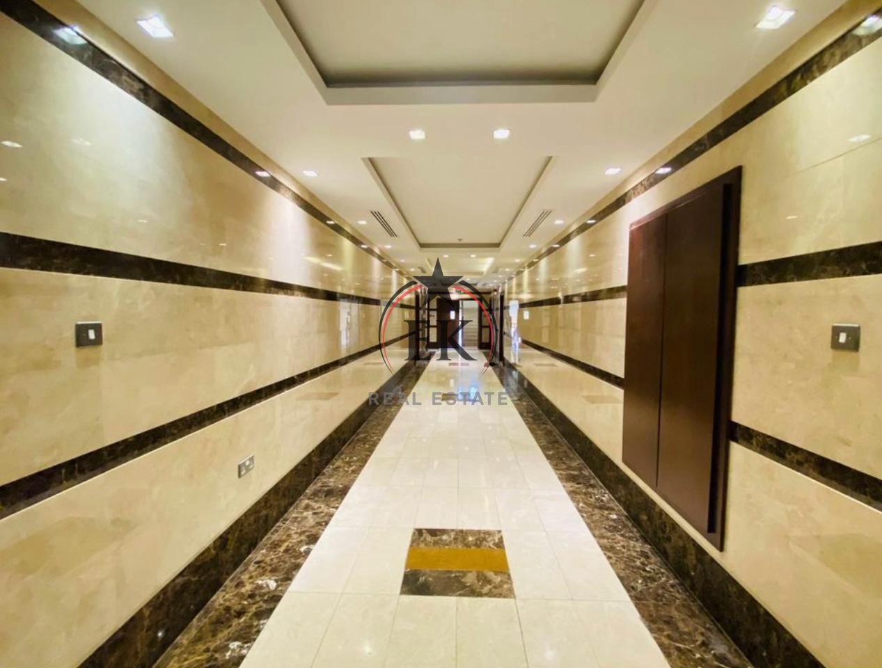 4 Cheques || Central Ac || Spacious || Wardrobe