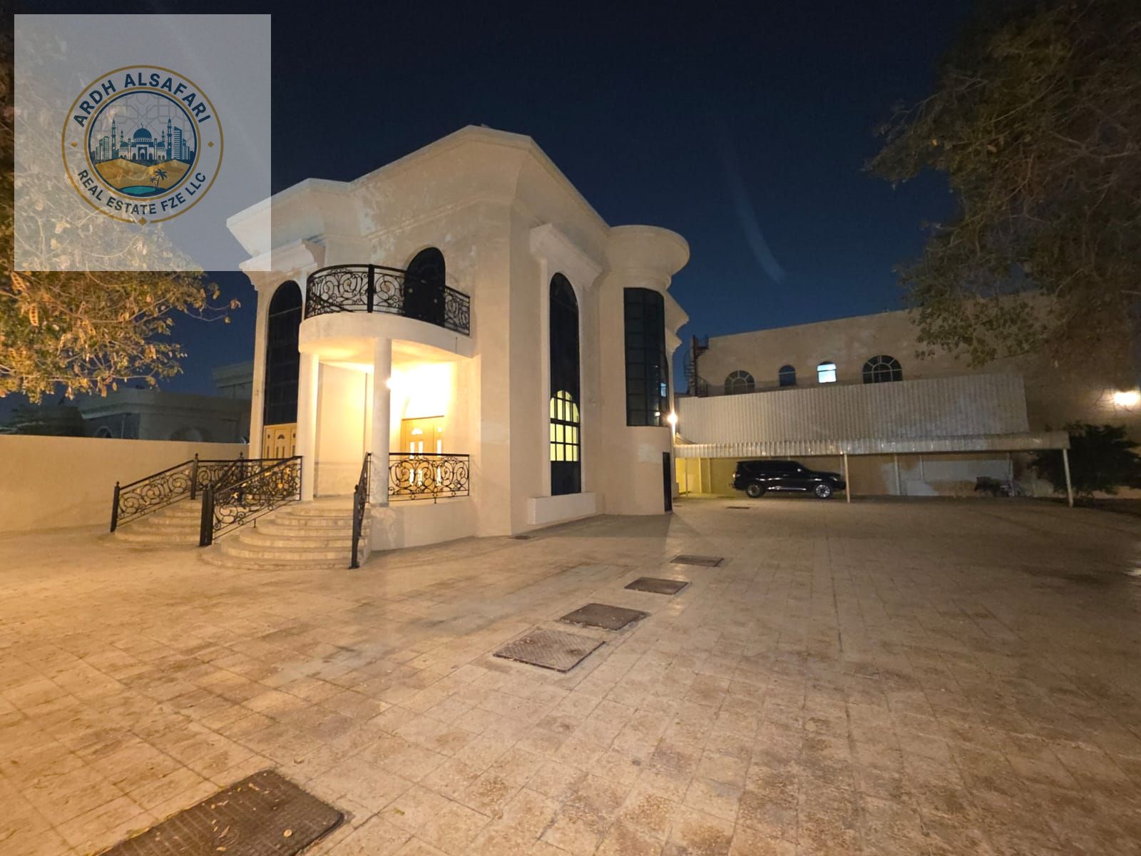 Luxurious and huge 5 bed villa with 2 majlis + 2 kitchen just 160k in ramaqiya Sharjah