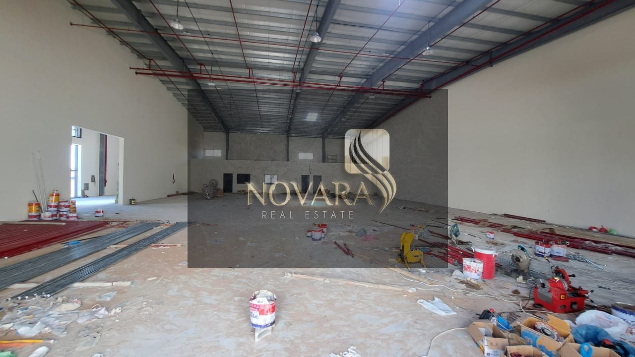 Warehouse with Showroom for Annual Rent in Umm Al Quwain, 11,000 Sqft, 100 kW Power, Office, 2 Bathrooms, AED 55 per Sqft