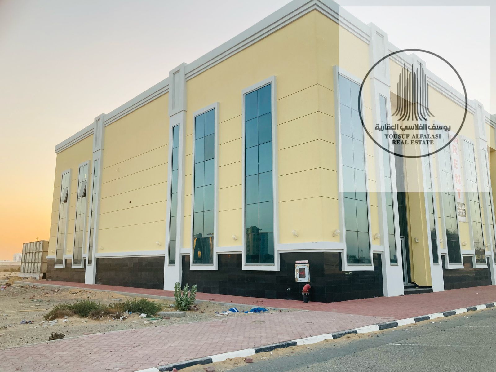 Showroom available: 20,000 sq ft, mezzanine, 250 kW electrical capacity. Price: AED 600,000