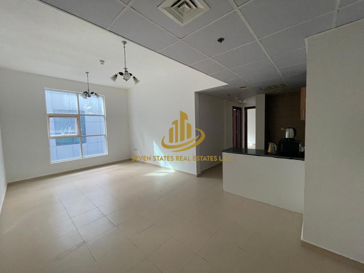 A great opportunity to rent a two-bedroom apartment with a living room in City Towers, with parking, for an annual rent.