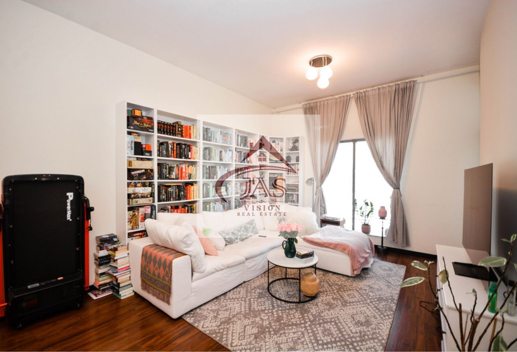Ready to Move in | Modern and Spacious Layout
