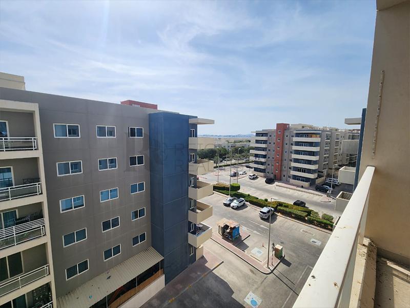 SPACIOUS 2BR APT W/BUILDING VIEW BOOK NOW