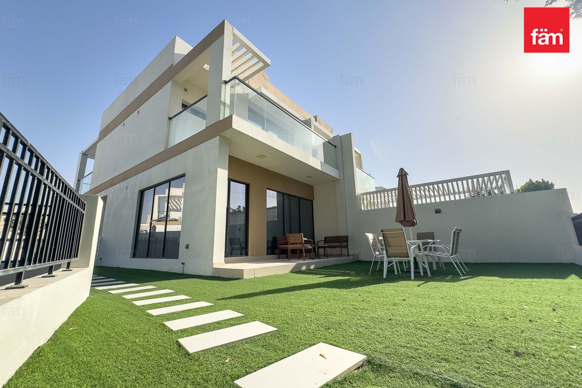 Luxury 4br + Maid | Corner Unit | Park View
