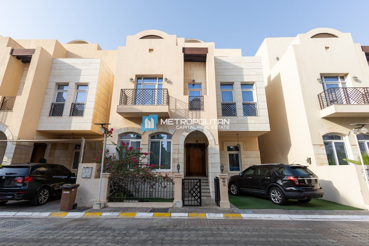 Hot Deal| Unfurnished 4BR+M | Drivers Room |Vacant