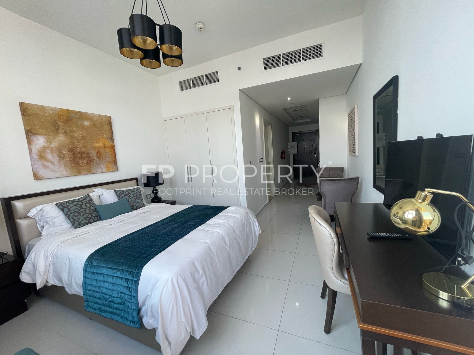 FULLY FURNISHED | PRIME LOCATION \ VACANT UNIT