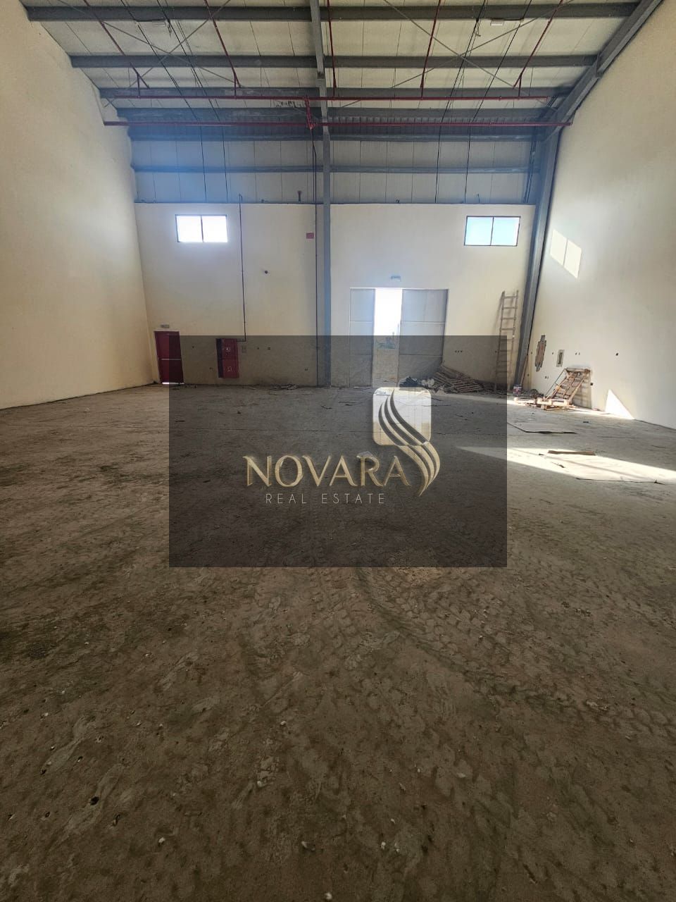 Warehouse for annual rent in Umm Al Quwain, with an area of 3,015 sq ft, 3-phase 15 kW electricity, rent 105,000 dirhams