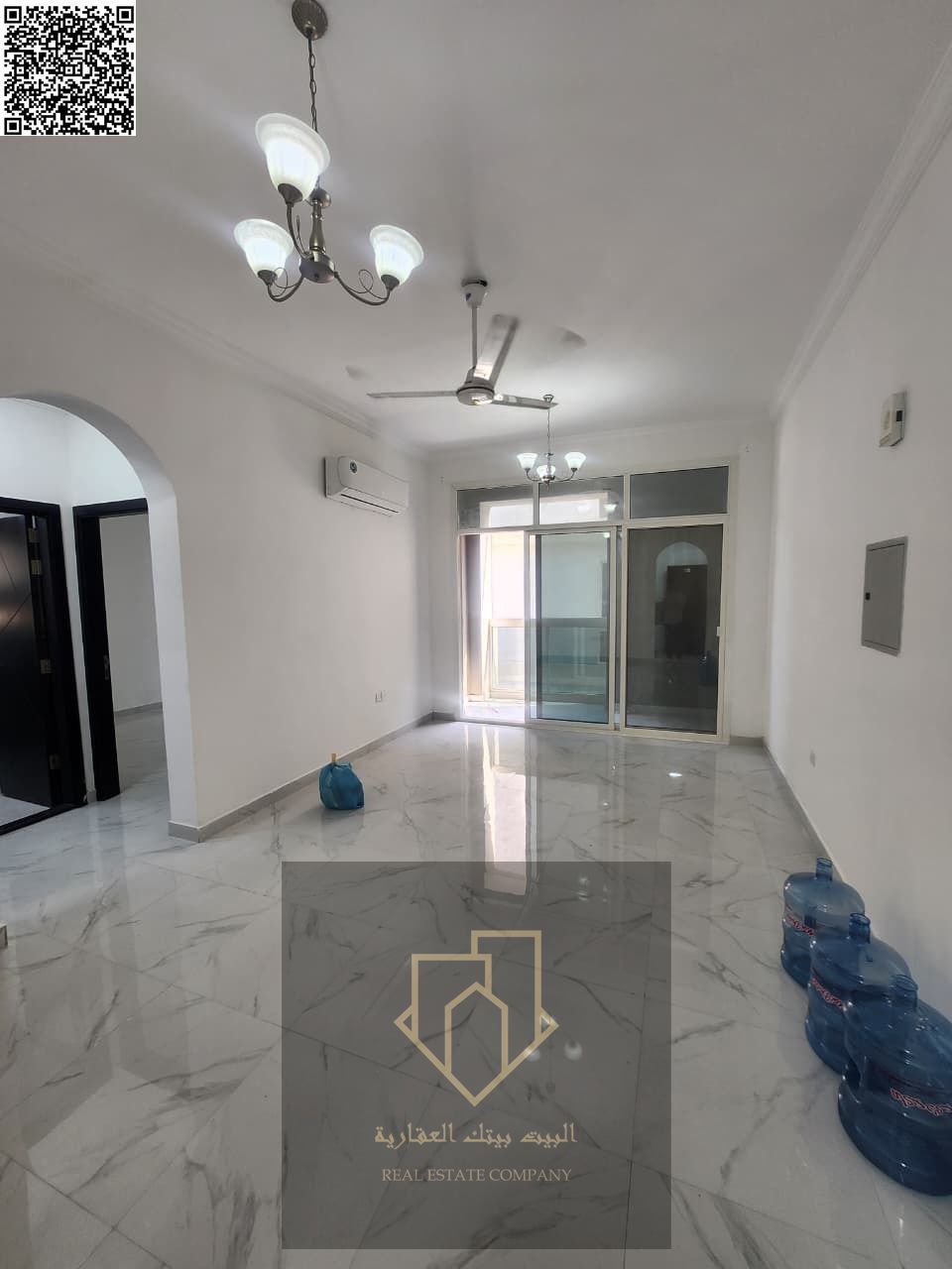 One-bedroom apartment with a living room, 2 bathrooms, and a balcony with an open view. Excellent size, second tenant, super lux finishing.
