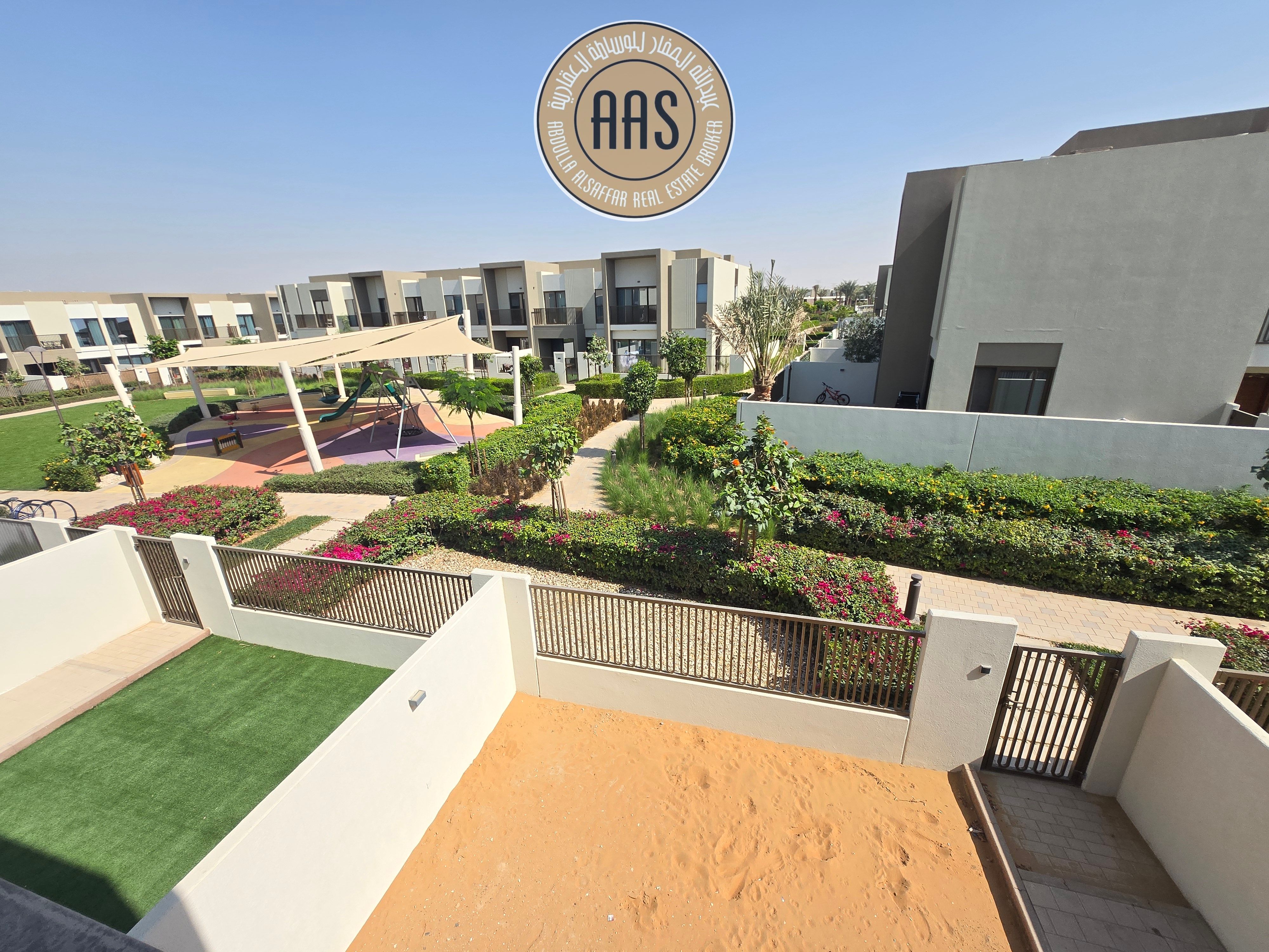 SINGLE ROW READY TO MOVE PARK FACING 3BR+MAID VILLA JUST 170K