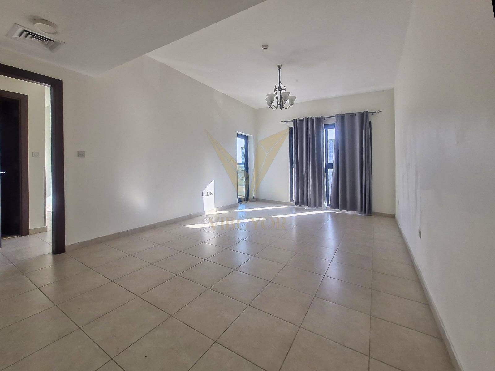 Spacious 1BR with Balcony - Road / Park View
