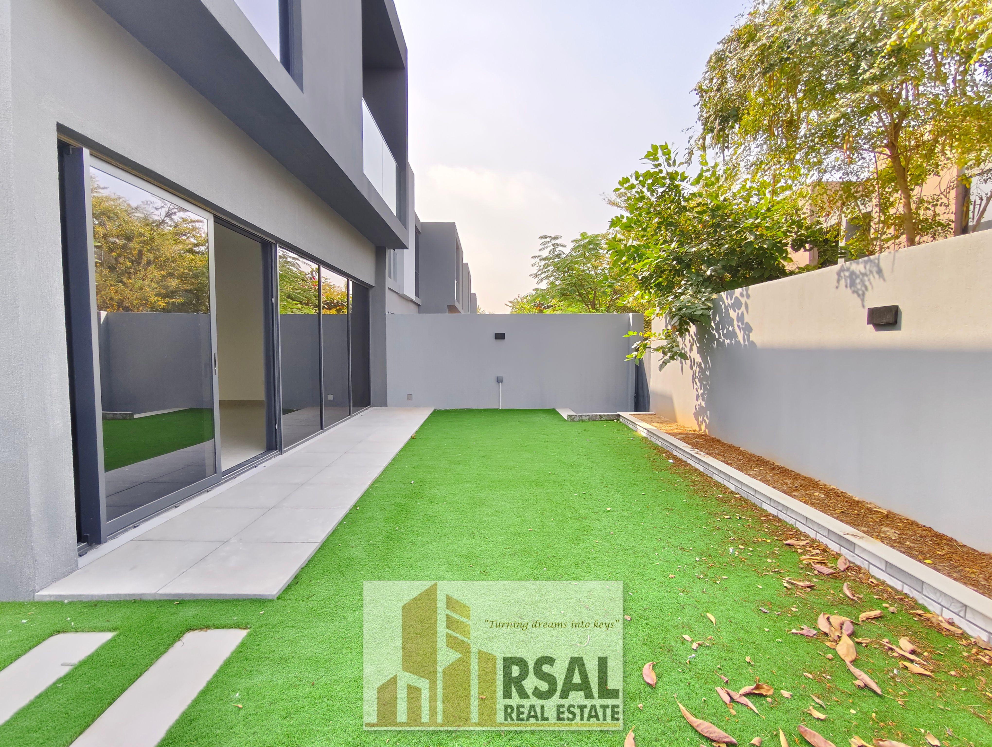 Ready To Move Luxurious 3BR townhouse Corner End unit