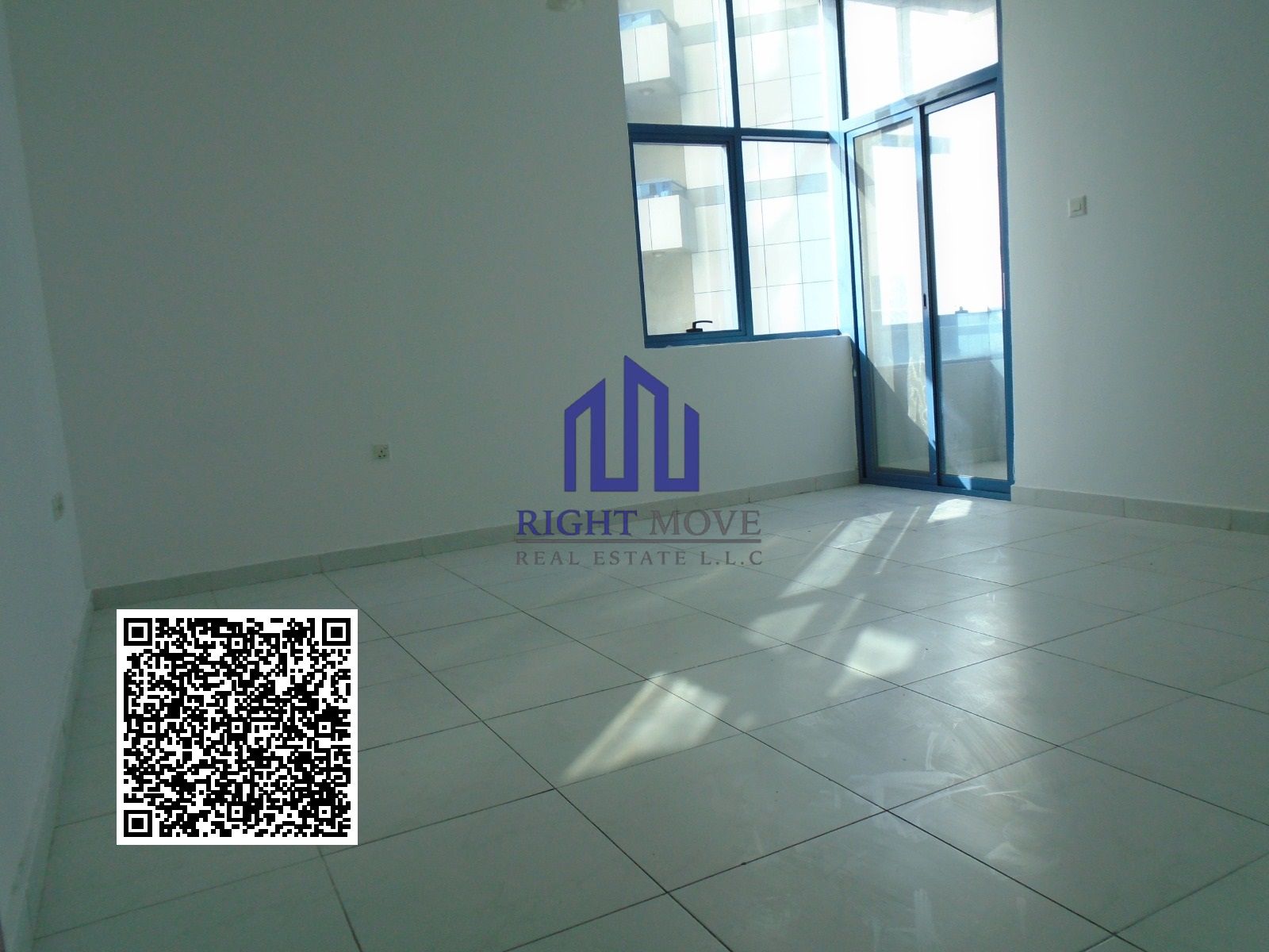 Spacious 1 BHK Close Kitchen For Rent In Falcon Tower With Parking