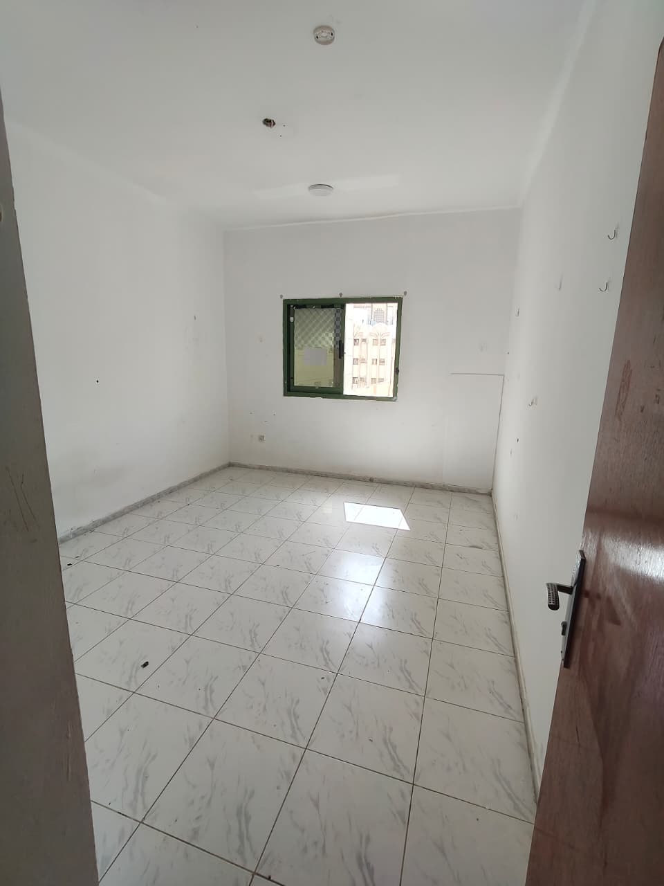 Two Bedrooms Apartment with spacious layout Located in a lively area close to services and transportation