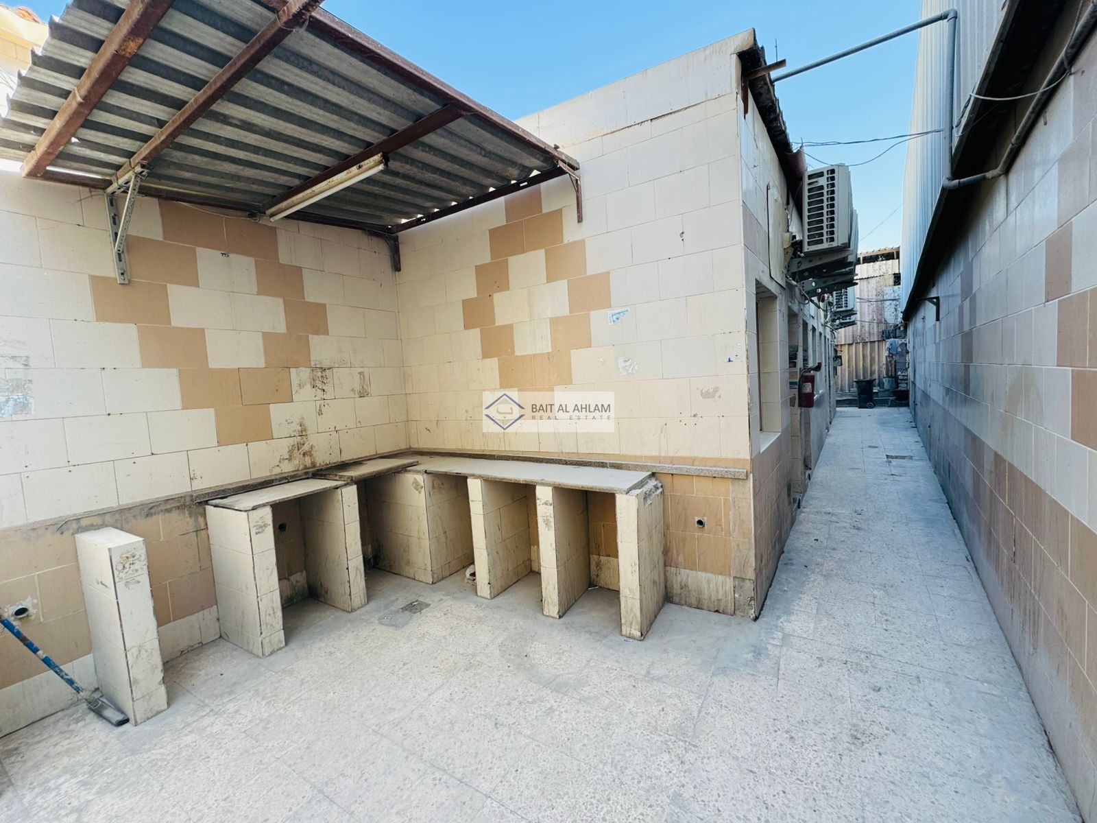Electricity,water and ac included - Labour Camp/28 Rooms For Rent in Industrial area 5, Sharjah