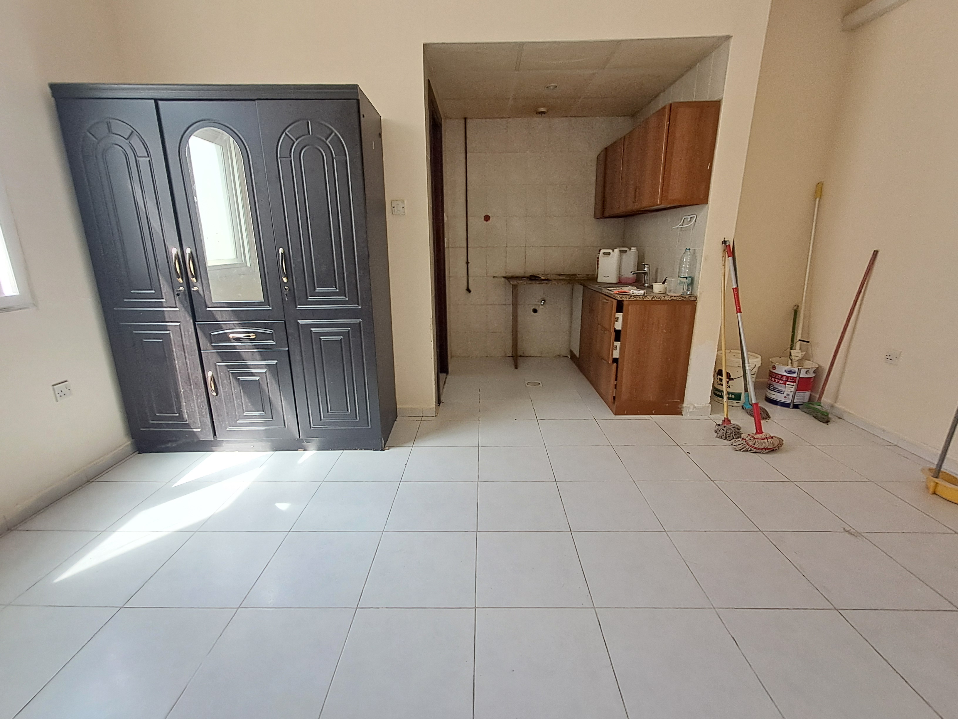 Big size saprt kitchen studio 24k available