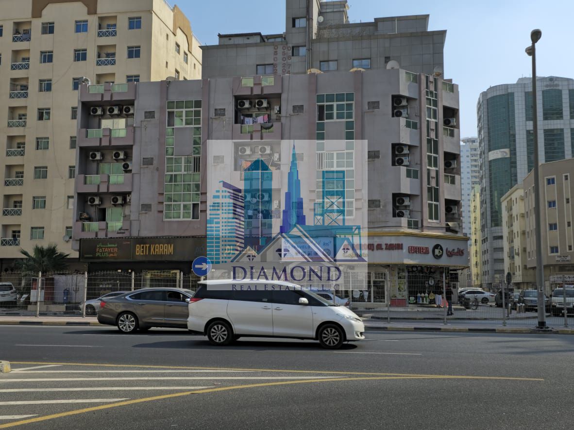 BUILDING G+3 ON MAIN ROAD IN NUIMIYA 20 2BHK +9 SHOPS